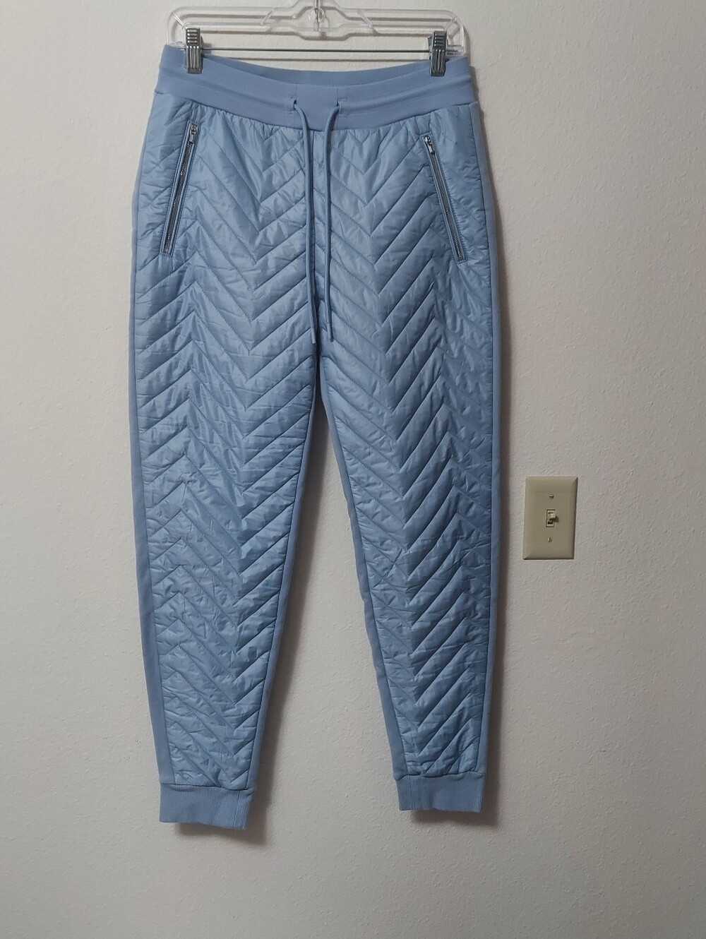 Athleta Woman's Quilted Light Blue Jogger Pants Size 4 - Picture 2 of 7